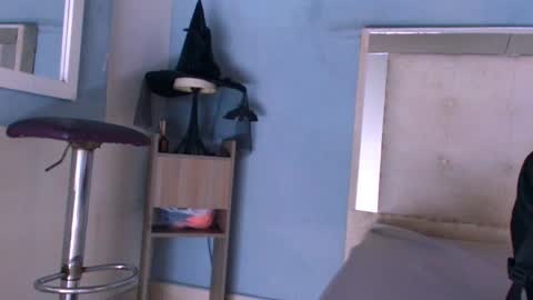 emily_castillo_1 online show from October 12, 2025, 3:38 am