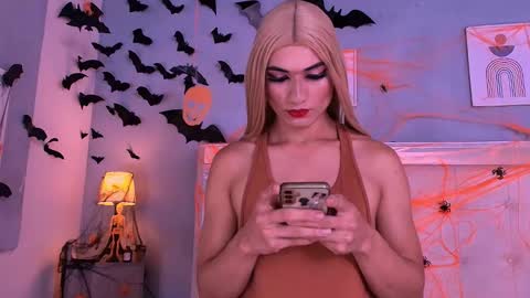 emily_castillo_1 online show from October 21, 2025, 5:41 am