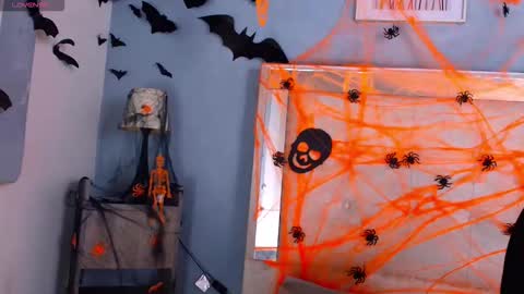 emily_castillo_1 online show from October 26, 2025, 4:07 am