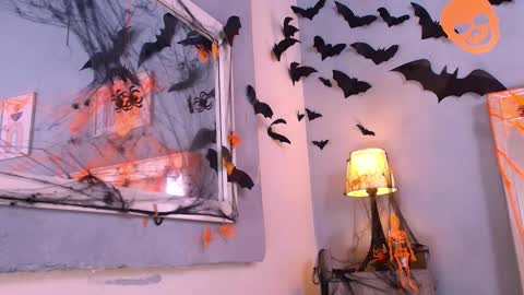 emily_castillo_1 online show from October 29, 2025, 4:37 am