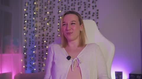 Em -  online show from December 12, 2024, 10:42 pm