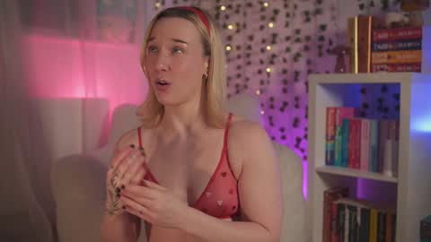 Em -  online show from December 13, 2024, 9:30 pm