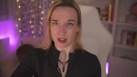 Em -  online show from December 19, 2024, 10:32 pm