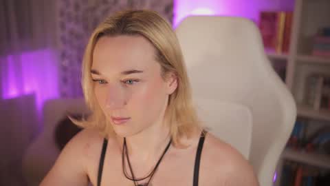 Em -  online show from January 28, 2025, 10:12 pm