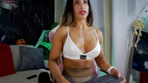 Snapshot of emily_foxx01 chatting on October 24, 2025, 8:38 pm Emily foxx01 online show from October 24, 2025, 8:38 pm