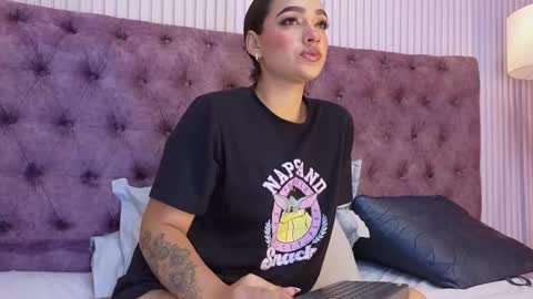 Snapshot of emily_foxyy chatting on September 14, 2025, 8:46 am Emily online show from September 14, 2025, 8:46 am