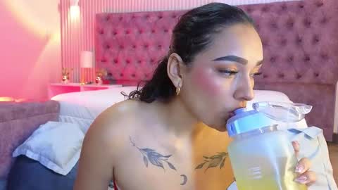 Snapshot of emily_foxyy chatting on December 21, 2025, 6:59 pm Emily online show from December 21, 2025, 6:59 pm