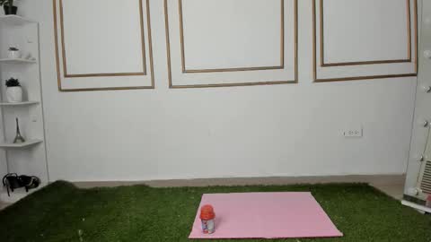 emily_gaviria1 online show from March 27, 2026, 12:05 pm