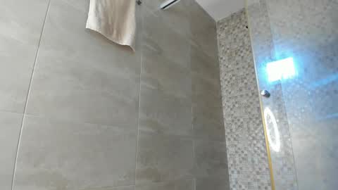 emily_gaviria1 online show from April 15, 2026, 12:23 pm