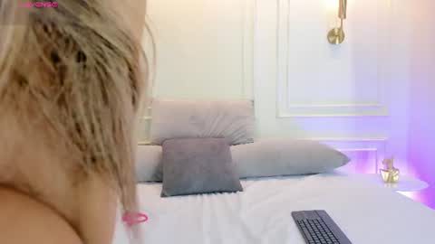 Snapshot of emily_golden_ chatting on July 13, 2026, 7:27 pm online show from July 13, 2026, 7:27 pm
