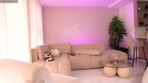 independet model online show from July 19, 2026, 8:12 pm