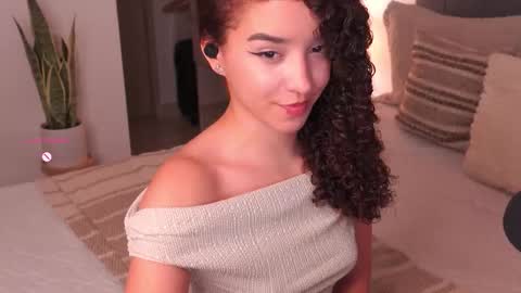 Juliana online show from October 16, 2025, 10:33 pm