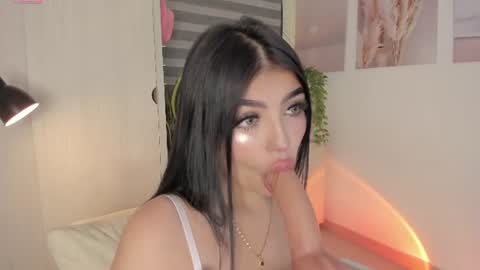 Snapshot of emily_kenner chatting on July 7, 2026, 12:09 pm EmilyKenner Independent model online show from July 7, 2026, 12:09 pm