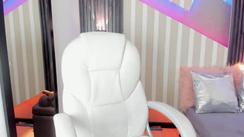 Emily online show from September 9, 2025, 2:38 pm