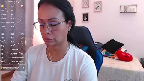 Snapshot of emily_leroy571240 chatting on November 14, 2025, 3:44 pm emily leroy. online show from November 14, 2025, 3:44 pm