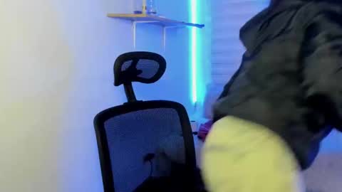 emily_lindey online show from November 4, 2025, 3:05 am