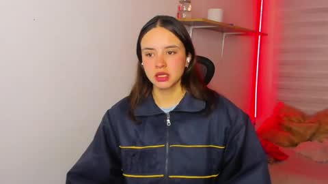 emily_lindey online show from November 23, 2025, 3:17 am