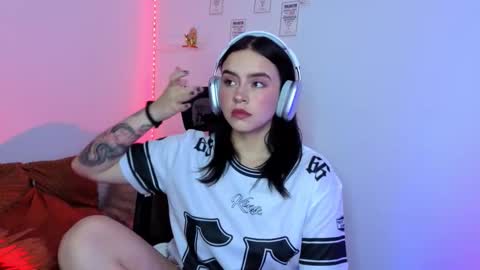 Emily Lindey online show from February 11, 2026, 4:17 am