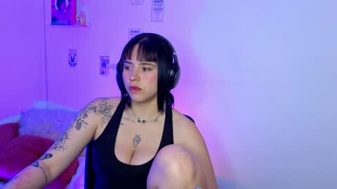 Emily Lindey online show from April 9, 2026, 5:18 am