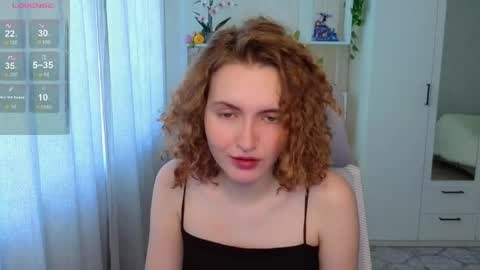 Snapshot of emily_lune chatting on June 7, 2026, 5:00 am Emily online show from June 7, 2026, 5:00 am