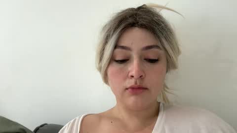 emily_morning_dew online show from September 11, 2025, 7:41 am