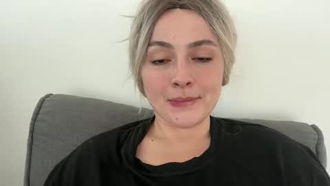 emily_morning_dew online show from September 17, 2025, 5:31 am