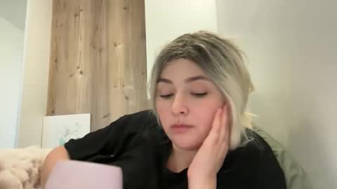 emily_morning_dew online show from October 17, 2025, 2:41 pm