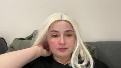 emily_morning_dew online show from November 9, 2025, 7:12 pm