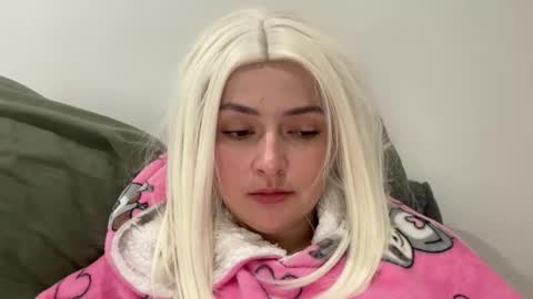 emily_morning_dew online show from November 17, 2025, 12:22 pm