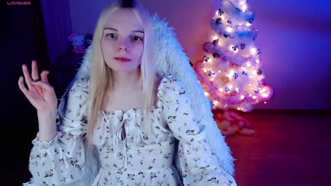 Snapshot of emily_nyaffe chatting on December 22, 2024, 1:45 am Lia online show from December 22, 2024, 1:45 am