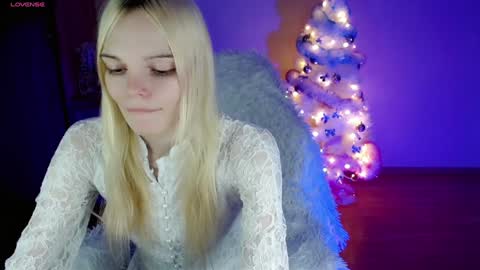 Snapshot of emily_nyaffe chatting on December 26, 2024, 2:59 pm Lia online show from December 26, 2024, 2:59 pm