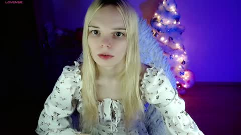 Snapshot of emily_nyaffe chatting on January 16, 2025, 2:19 am Lia online show from January 16, 2025, 2:19 am
