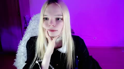 Snapshot of emily_nyaffe chatting on January 23, 2025, 9:29 pm Lia online show from January 23, 2025, 9:29 pm