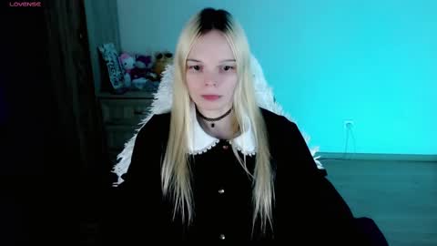 Snapshot of emily_nyaffe chatting on February 10, 2025, 11:23 pm Lia online show from February 10, 2025, 11:23 pm