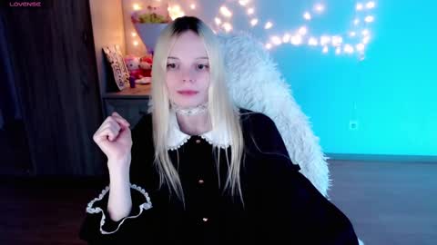 Snapshot of emily_nyaffe chatting on February 21, 2025, 11:54 pm Lia online show from February 21, 2025, 11:54 pm