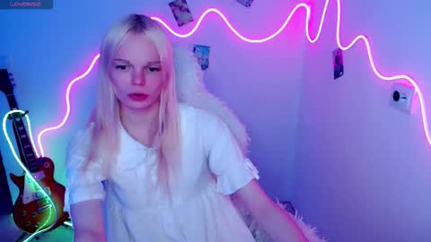 Lia online show from October 24, 2025, 9:49 am