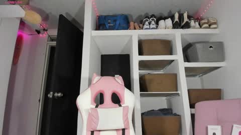 emily_palmeer online show from January 23, 2025, 2:33 am