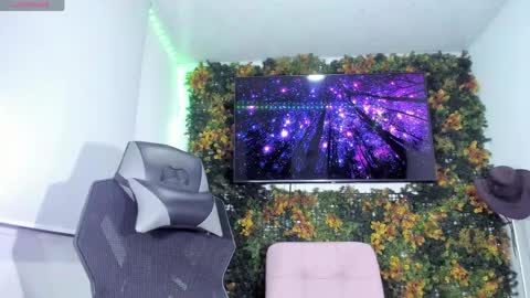 emily_palmeer online show from April 14, 2026, 7:47 am