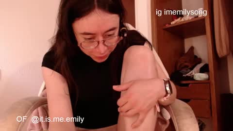 emily_pearl_ online show from February 18, 2026, 10:28 pm