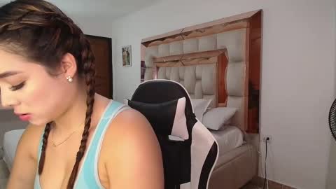 Snapshot of emily_poarch chatting on March 4, 2026, 1:55 am emily online show from March 4, 2026, 1:55 am