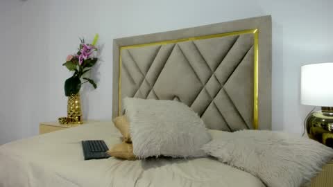 Emily online show from December 21, 2024, 4:52 am