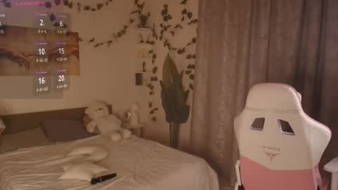 emily_relishh online show from December 1, 2025, 1:05 pm