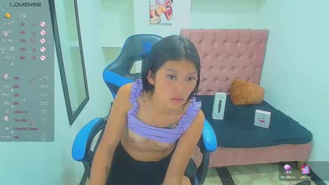 Snapshot of emily_rosse04 chatting on January 30, 2025, 6:10 pm online show from January 30, 2025, 6:10 pm