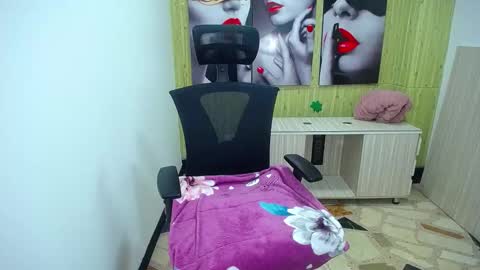 Snapshot of emily_rosse04 chatting on March 5, 2025, 12:11 pm online show from March 5, 2025, 12:11 pm