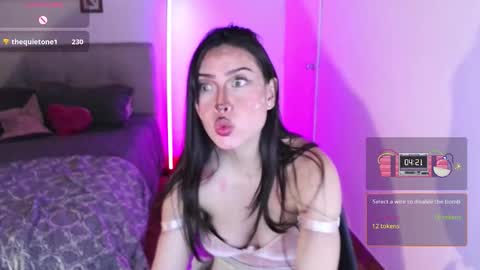 Snapshot of emily_swan_04 chatting on October 16, 2025, 2:12 am Emily Swan online show from October 16, 2025, 2:12 am