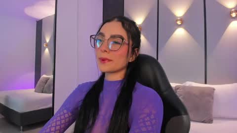 emily_tolson online show from April 17, 2026, 7:50 pm