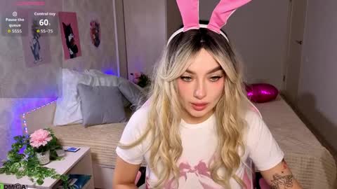 Snapshot of emily_tyler19 chatting on April 6, 2026, 8:37 am Emily online show from April 6, 2026, 8:37 am