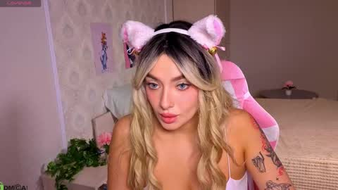 Snapshot of emily_tyler19 chatting on April 21, 2026, 9:15 am Emily online show from April 21, 2026, 9:15 am