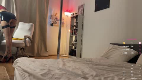 Lia online show from April 20, 2026, 8:06 am