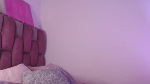 emily_w2 online show from May 31, 2026, 3:04 am